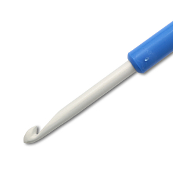 46207 Крючок вязальный с пластиковой ручкой 5,00мм*14см, алюм. PONY