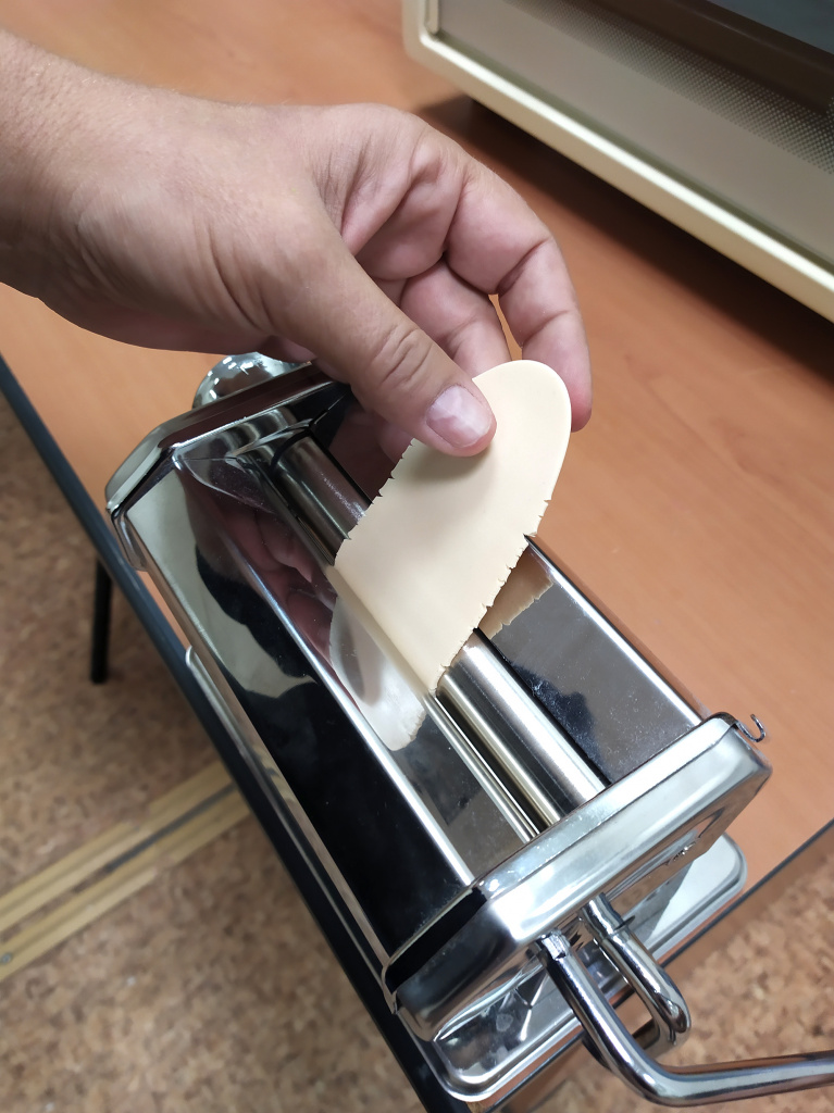 Паста машина (pasta machine) лапшерезка для раскатки глины, мастики, теста