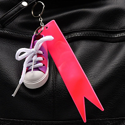 Брелок самосборный Кеды со светоотражающей подвеской 'флажок', фиолетово-розовый