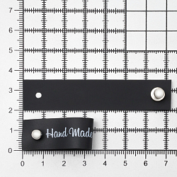 Чёрная силиконовая бирка 'Hand Made' с кнопкой белая печать 1,5*5см, уп.4шт