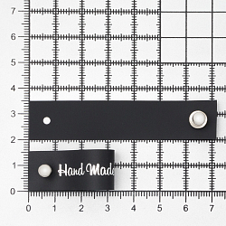Чёрная силиконовая бирка 'Hand Made' с кнопкой серебряная печать 1,5*5см, уп.4шт